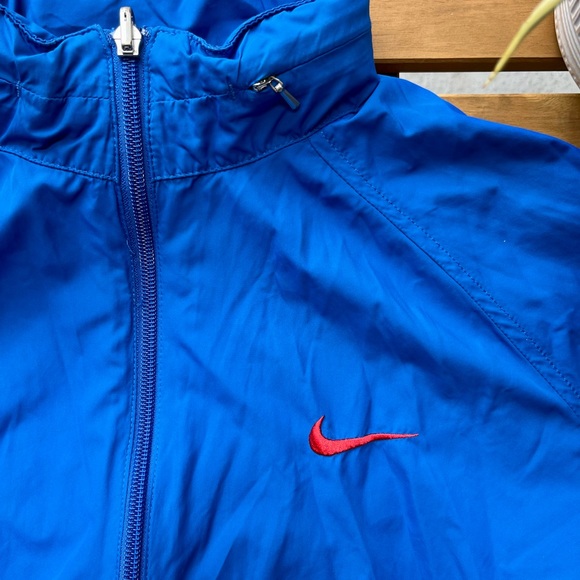 Nike Reversible Windbreaker with Mesh Lining - Picture 2 of 5